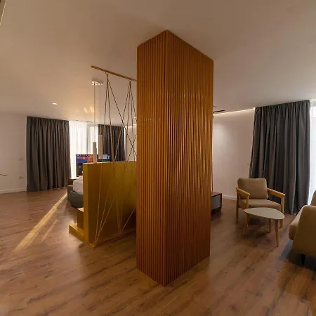 Dorchester Hotel 4*