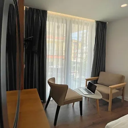 Dorchester 4* Sarandë