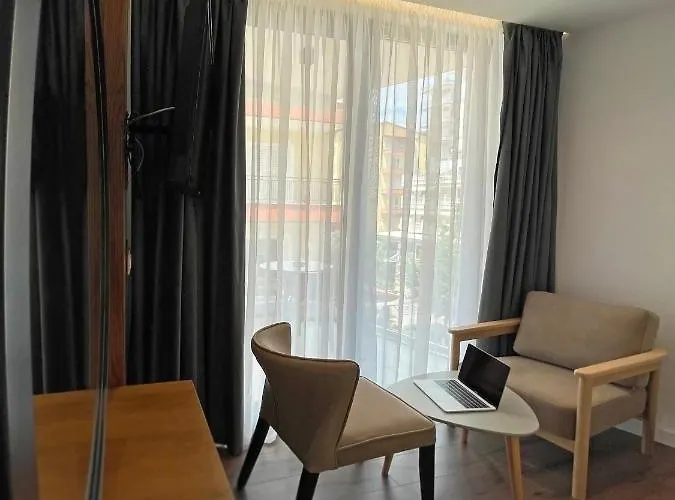 Dorchester 4* Sarandë