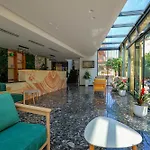 Отель Dorchester 4*