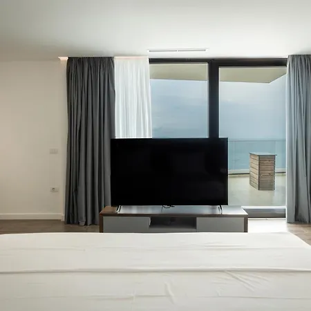 Dorchester 4* Sarandë